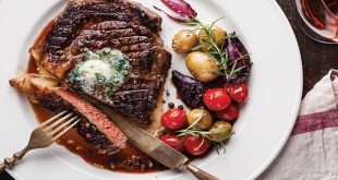 The cleanest way to make blue rare steak