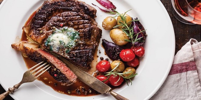 The cleanest way to make blue rare steak